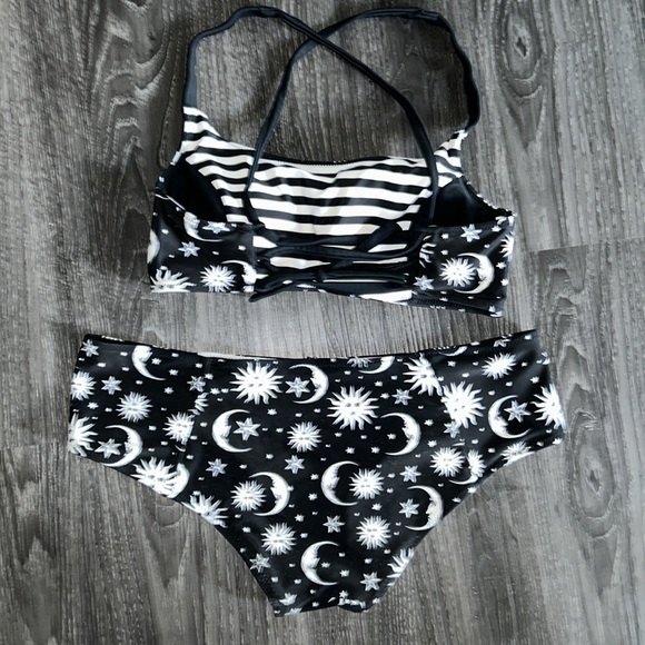Reversible black and white bikini - Picture 8 of 8